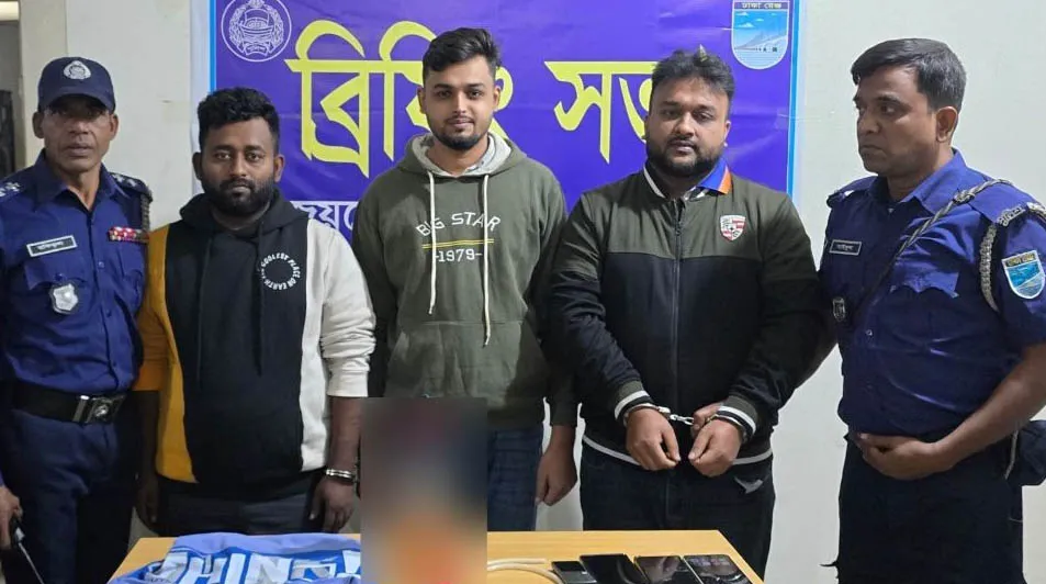 পেট্রোল বোমাসহ নিষিদ্ধ ছাত্রলীগের দুই নেতা আটক